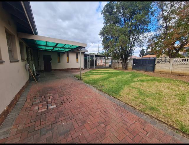 7 BEDROOM HOUSE FOR SALE IN VANDERBIJLPARK CE 5